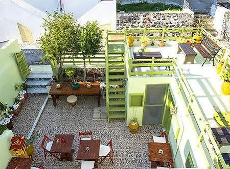 Toula Aparthotel Firá